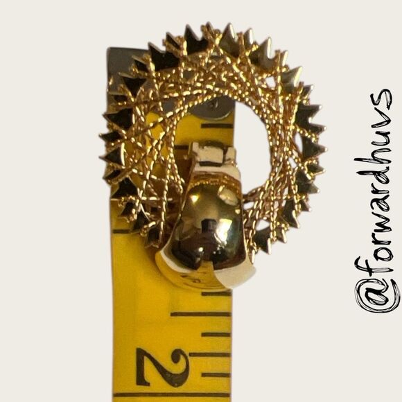 Vintage Gold-Tone Clip-On Earrings – Textured Starburst Design - Picture 10 of 13